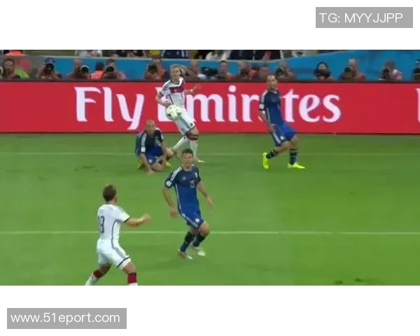 梅西与伊瓜因的经典对决巴萨皇马宿敌之战再度上演